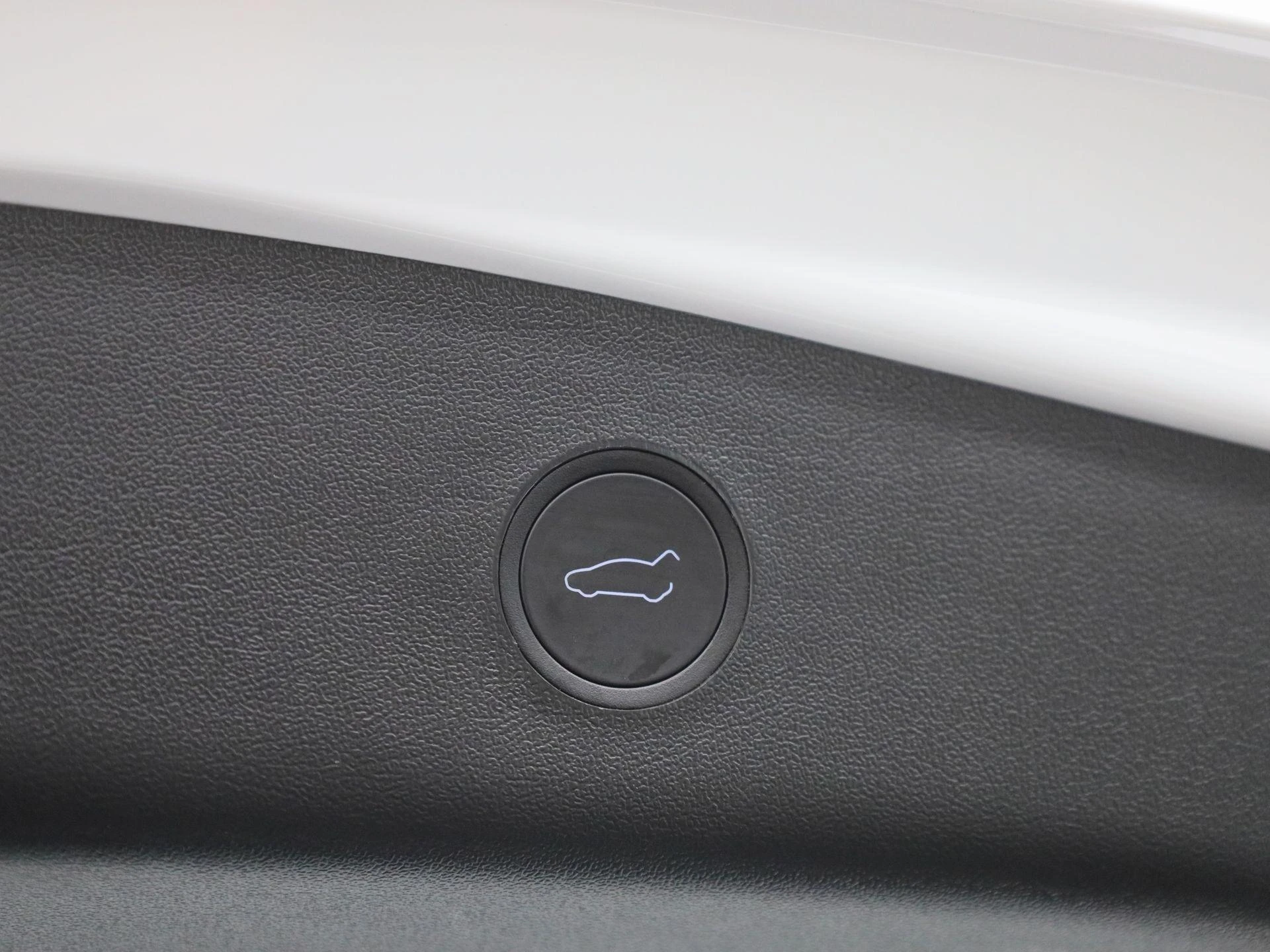 Tesla-Model 3-image-12