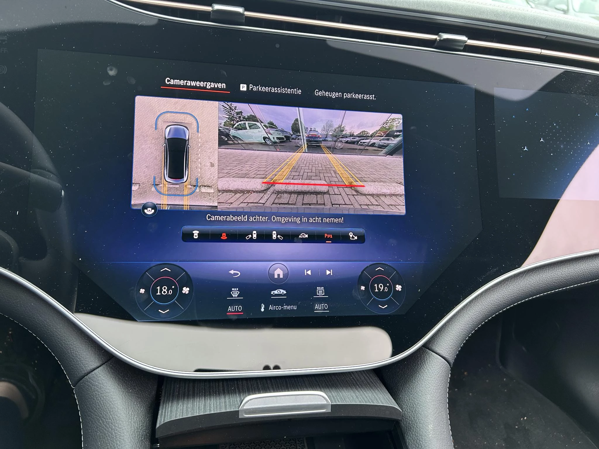 Mercedes-Benz-EQE-image-12