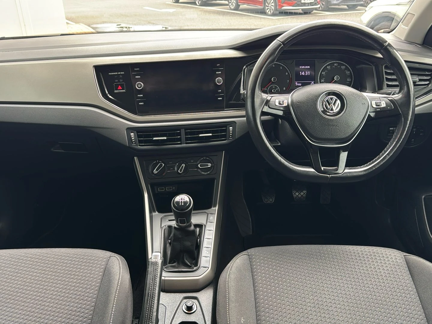 Volkswagen-Polo-image-3