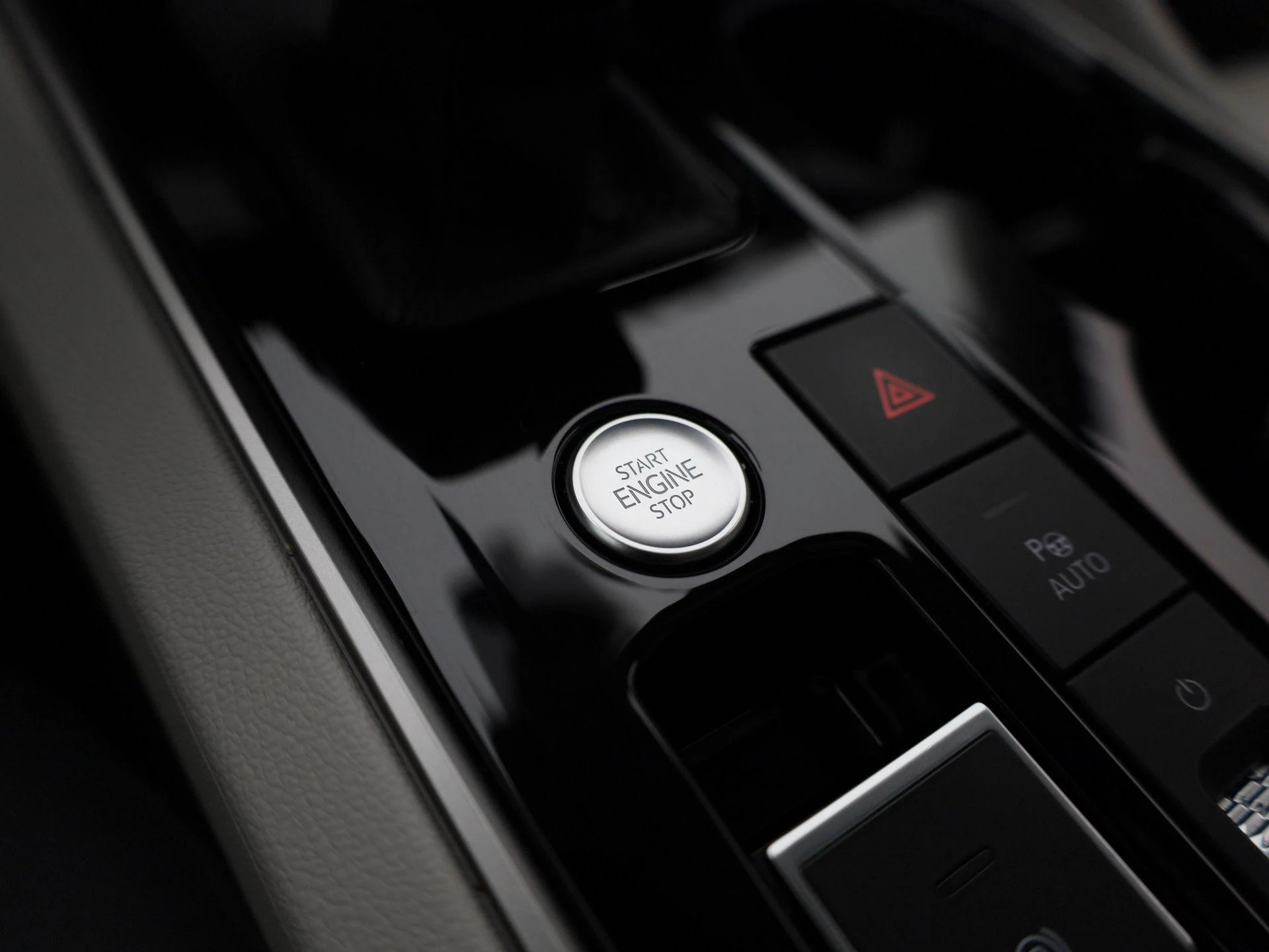 Volkswagen-Touareg-image-31