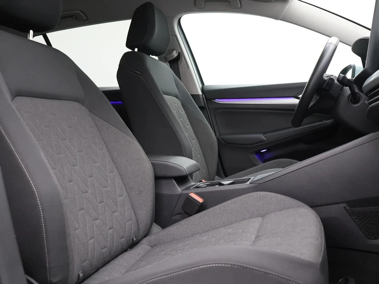 Volkswagen-Golf-image-9
