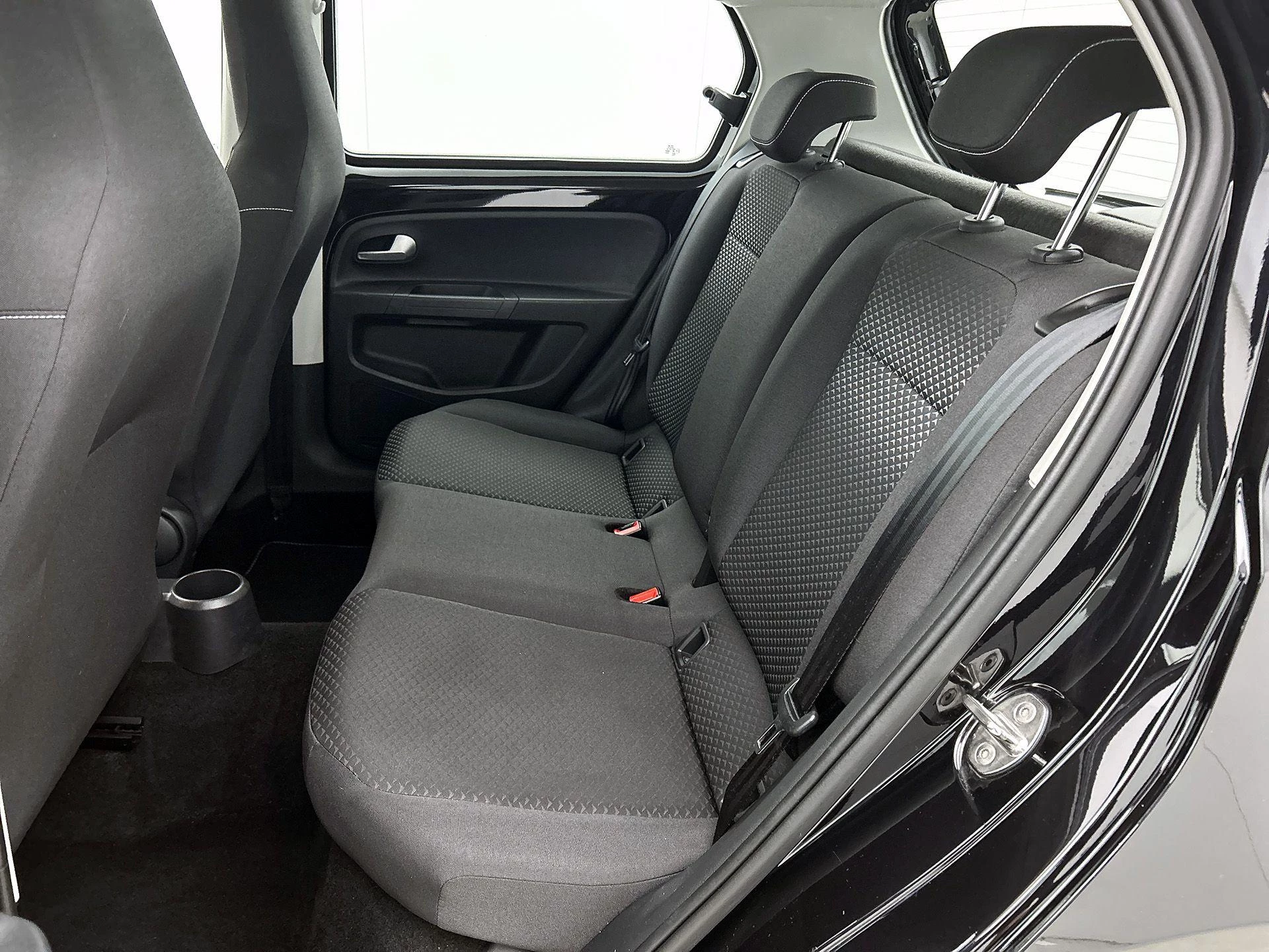 Volkswagen-up!-image-25