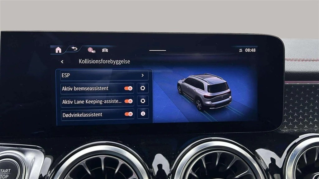 Mercedes-Benz-EQB-image-18