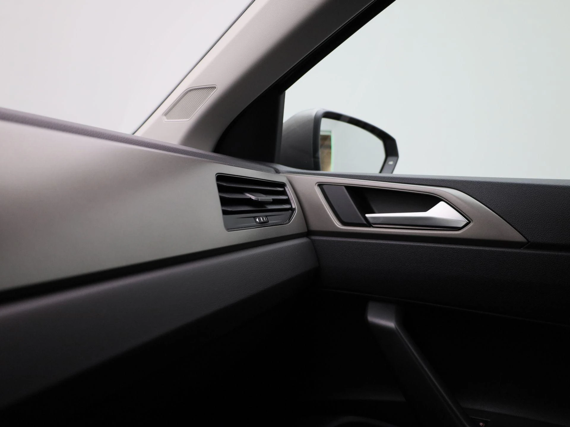 Volkswagen-Polo-image-27