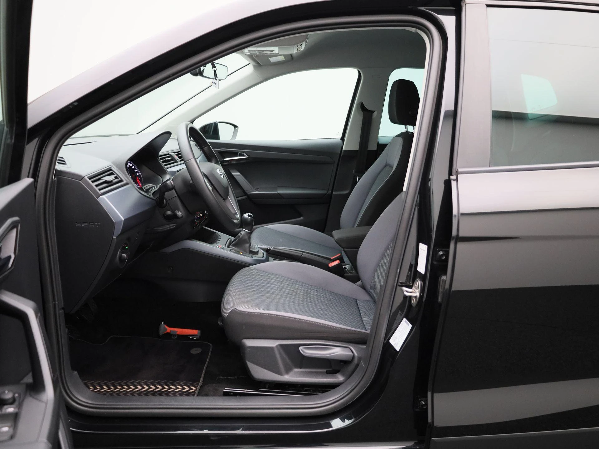 SEAT-Arona-image-8