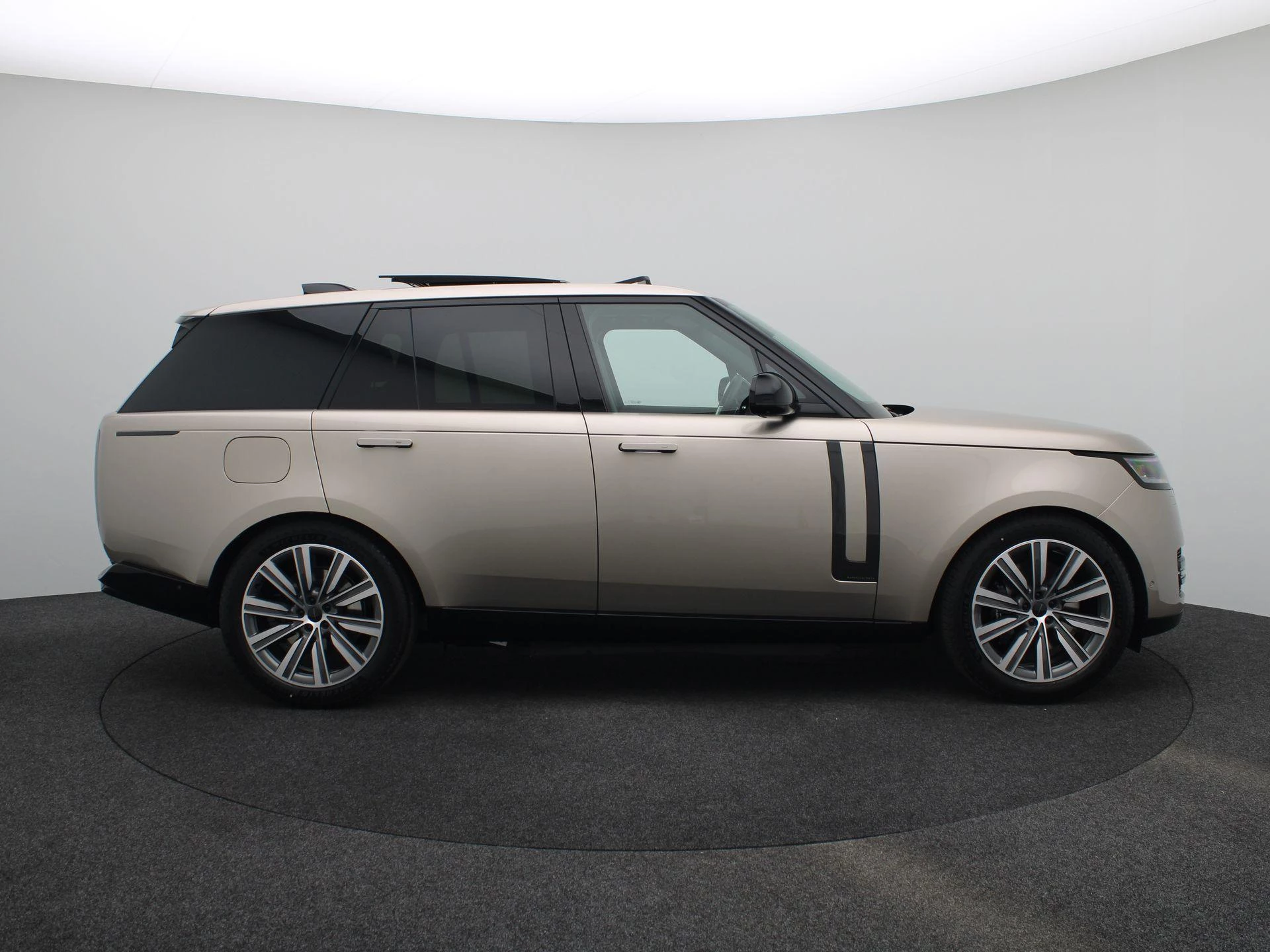 Land Rover-Range Rover-image-5