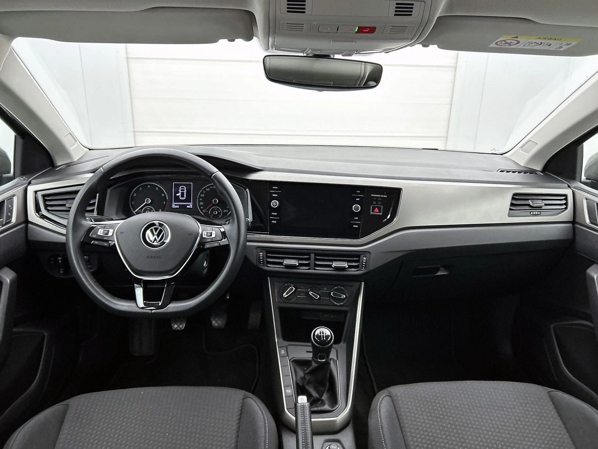 Volkswagen-Polo-image-17
