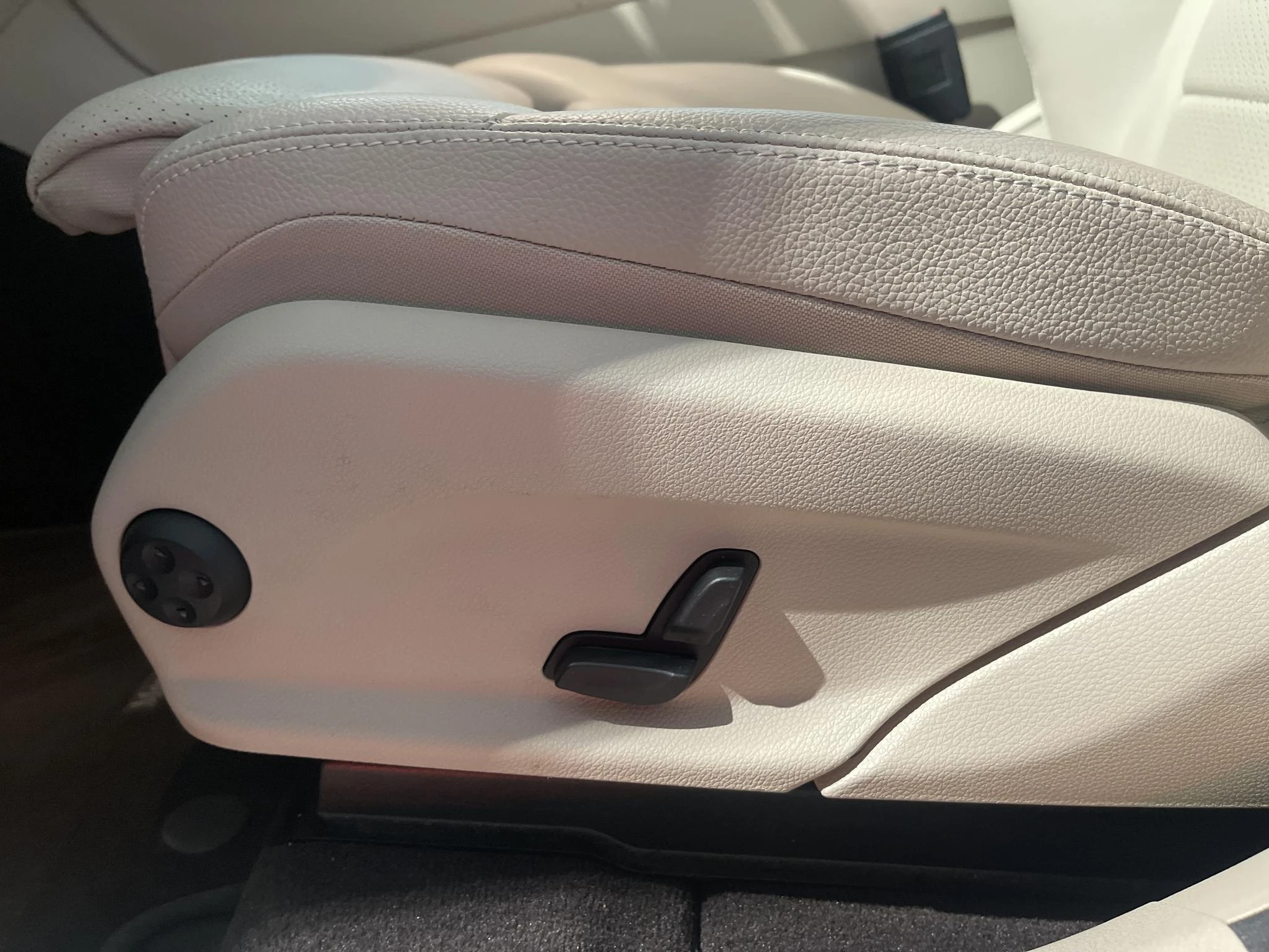 Mercedes-Benz-GLC-image-14