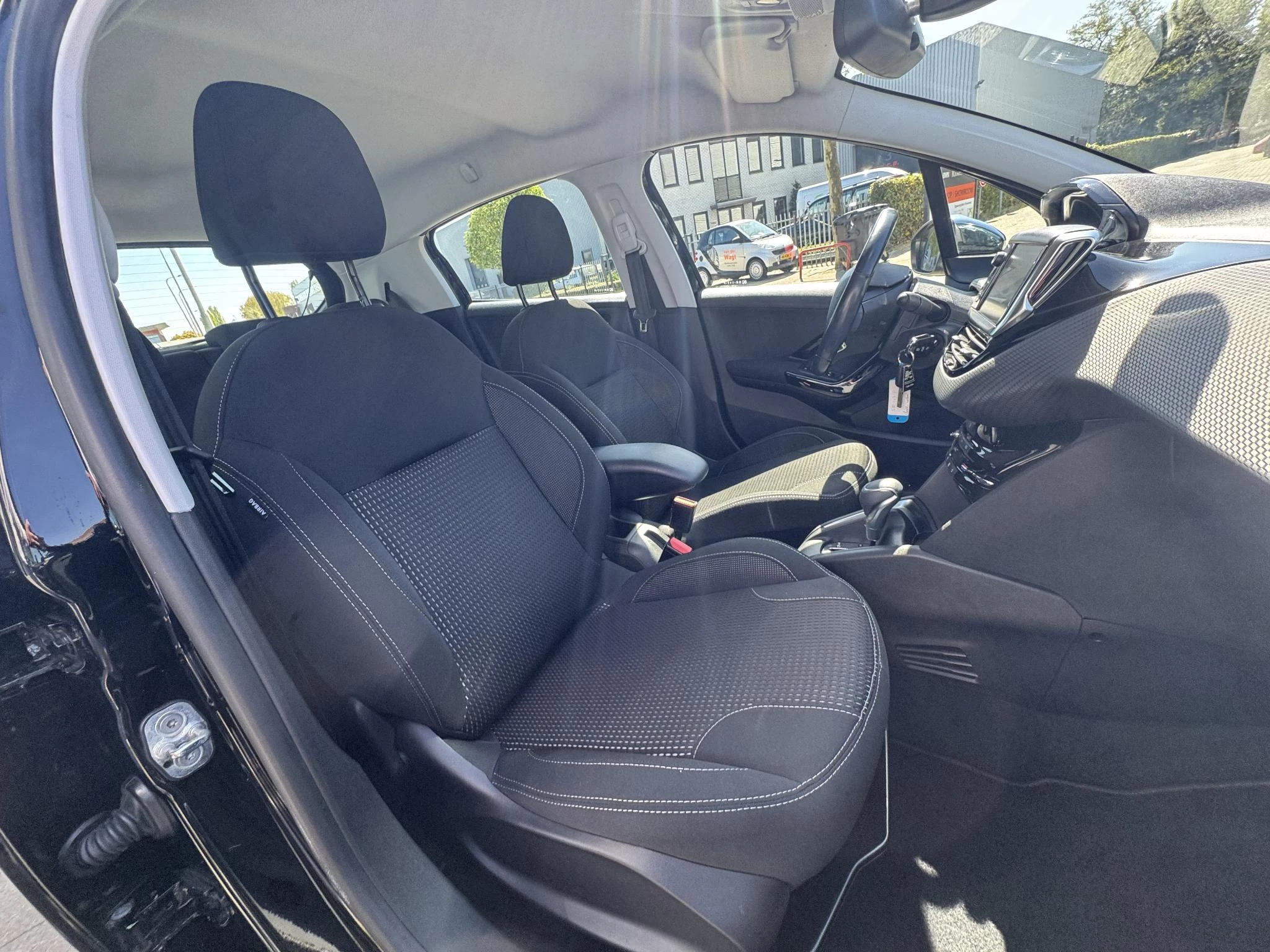 Peugeot-208-image-14