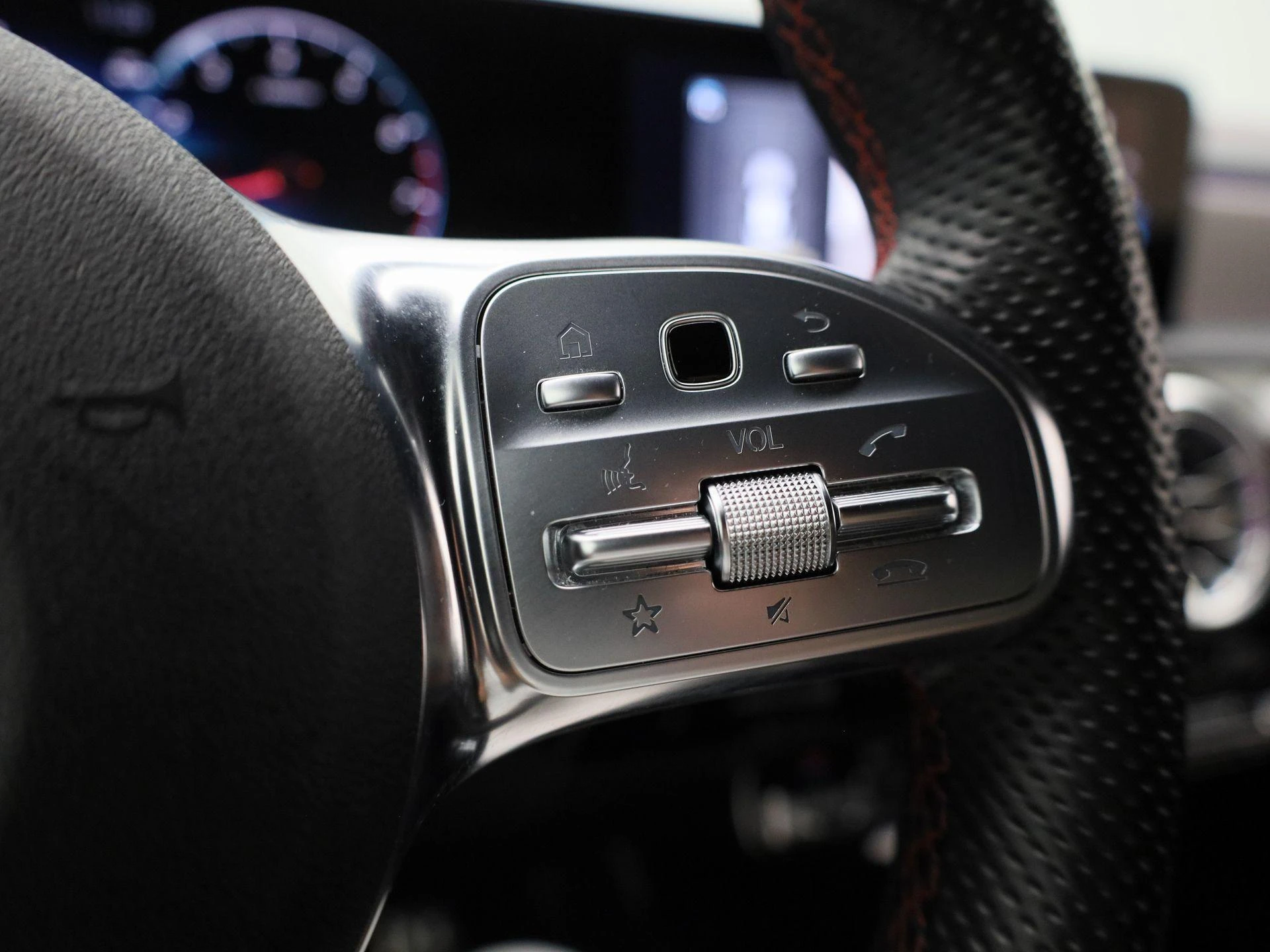Mercedes-Benz-CLA-image-18