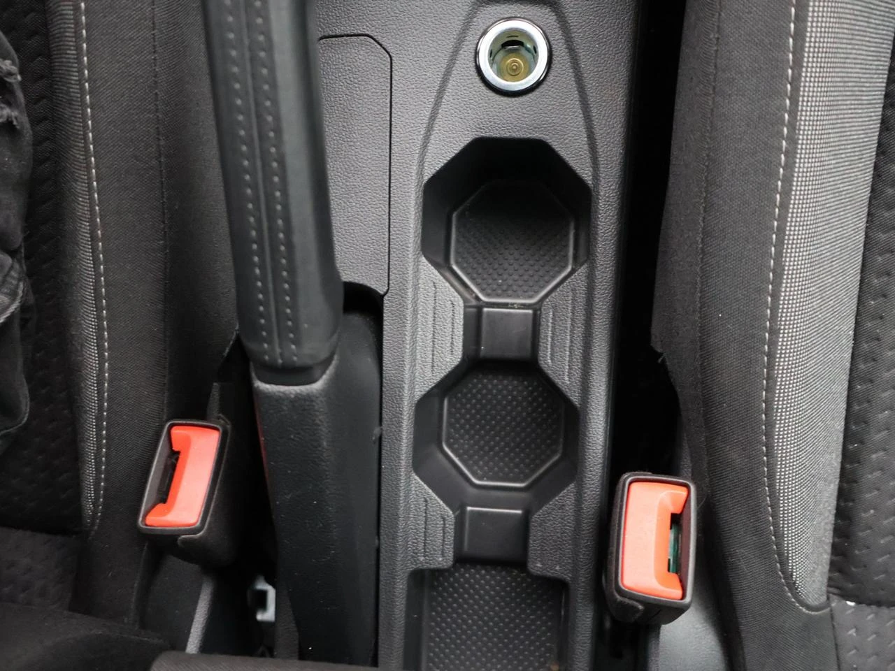 Volkswagen-Polo-image-27