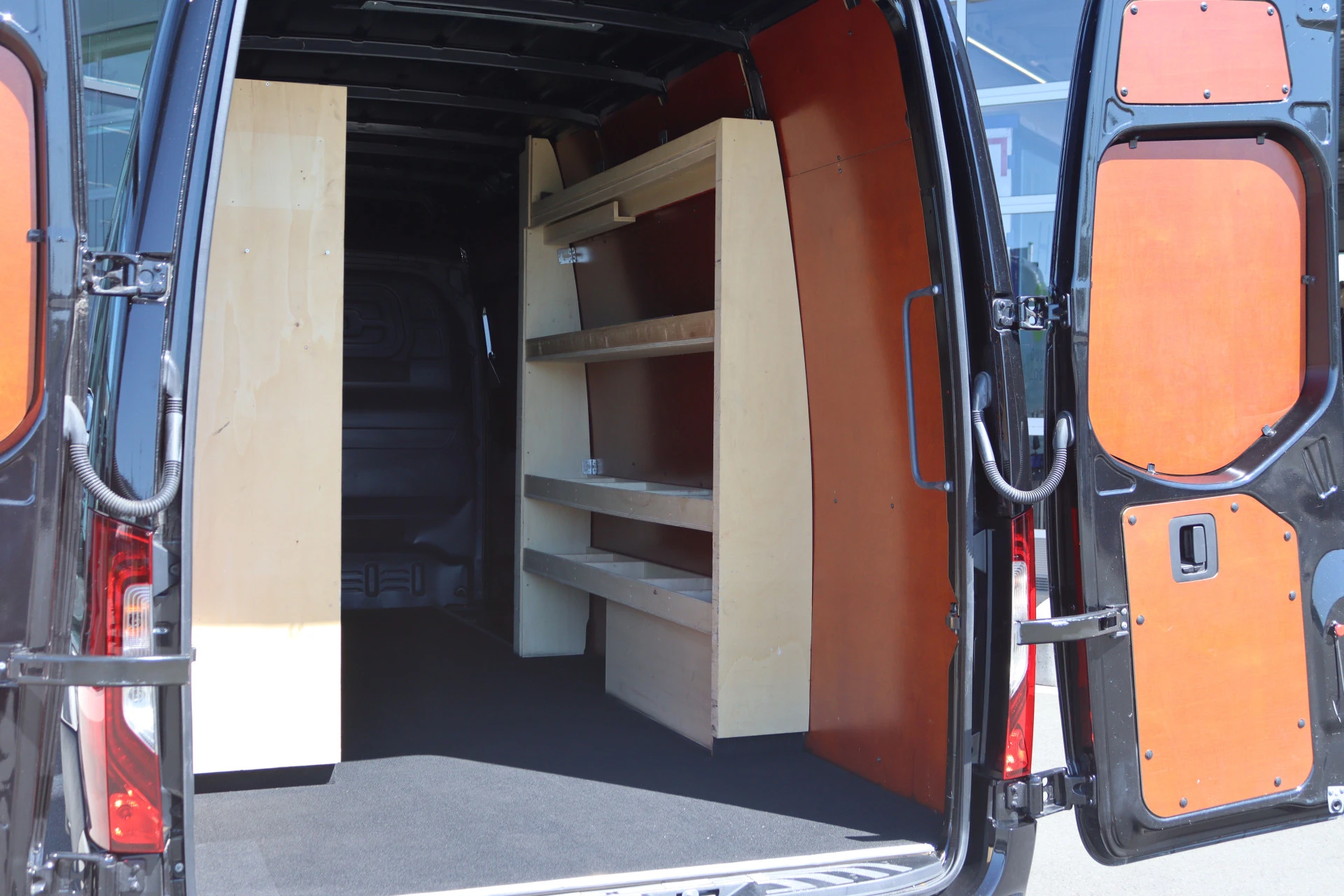 Mercedes-Benz-Sprinter-image-3