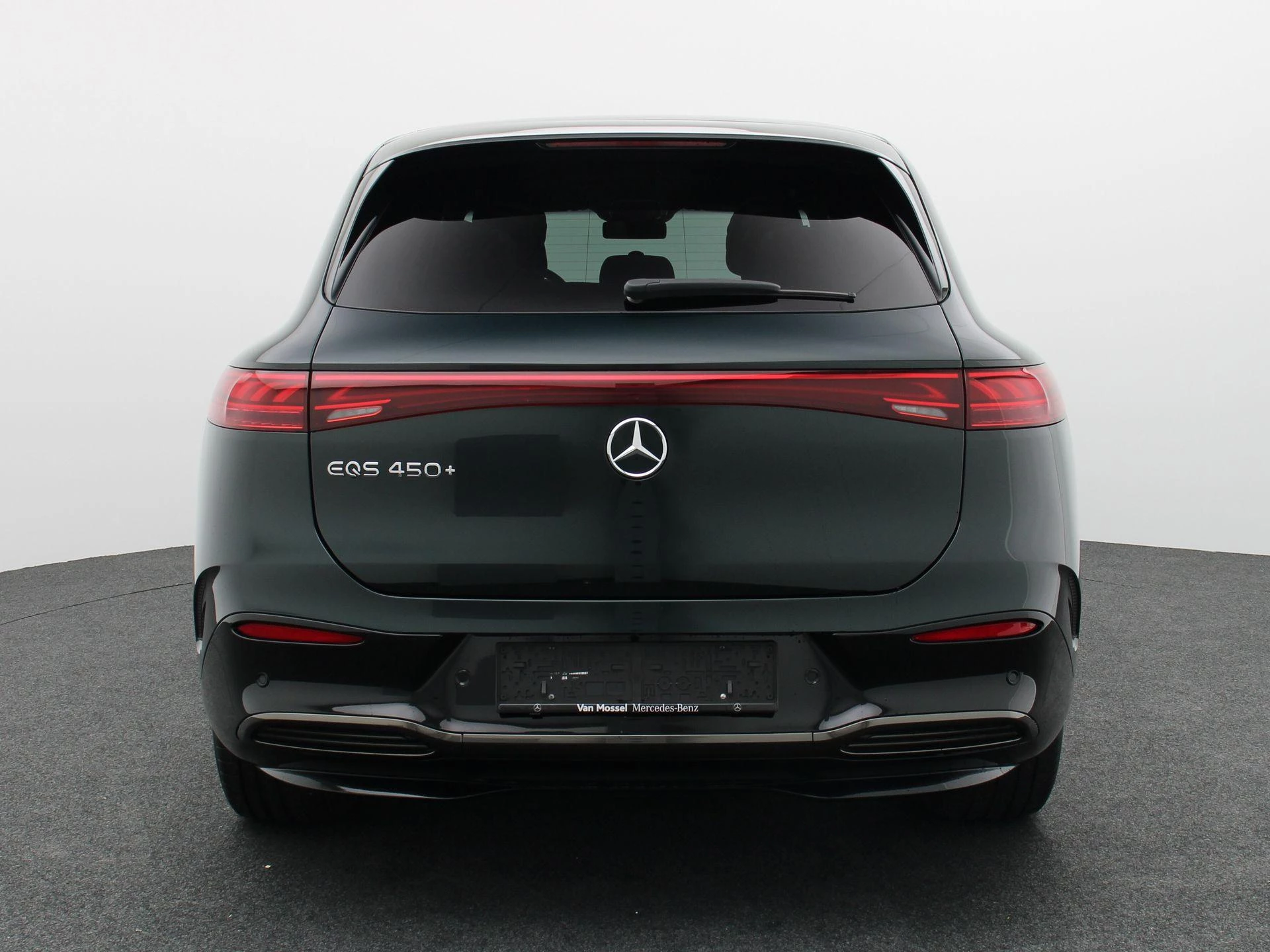 Mercedes-Benz-EQS-image-4