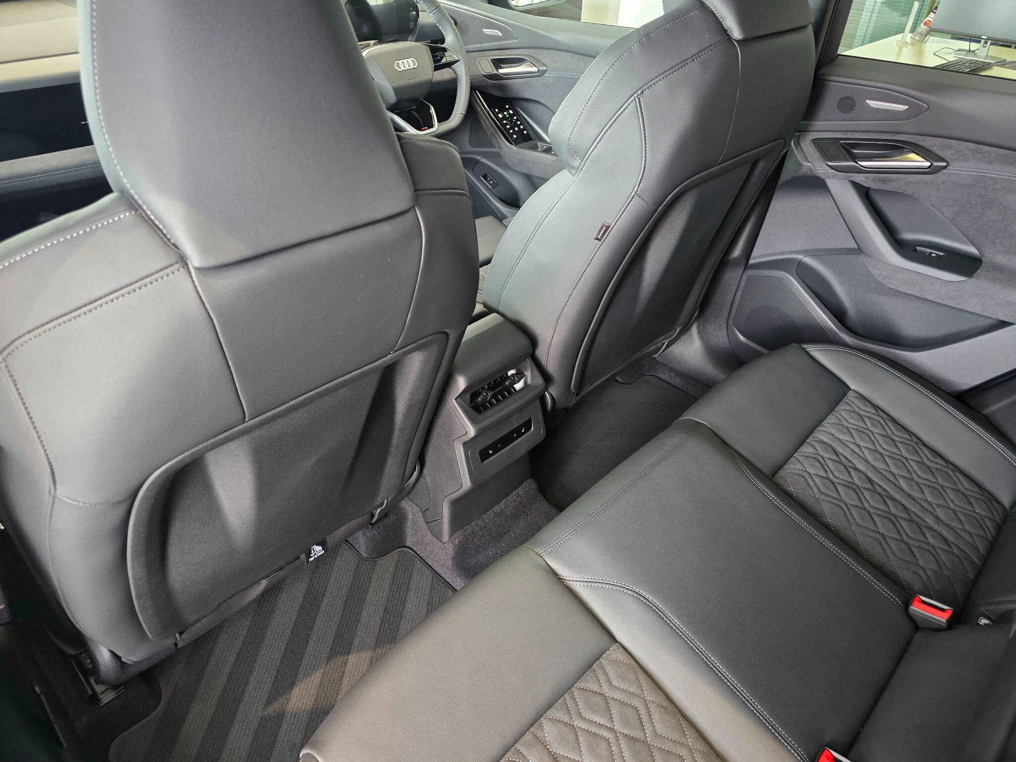 Audi-Q6 e-tron-image-10