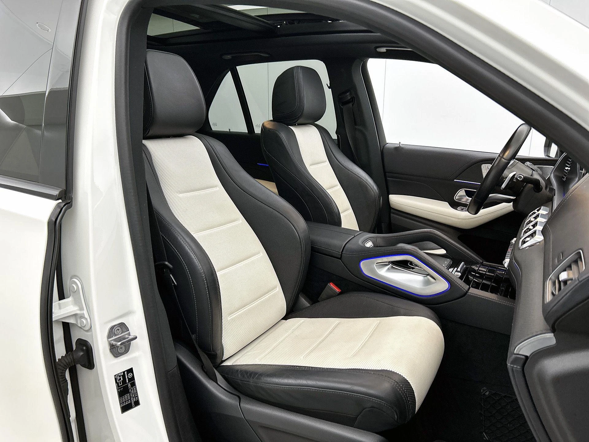 Mercedes-Benz-GLE-image-51