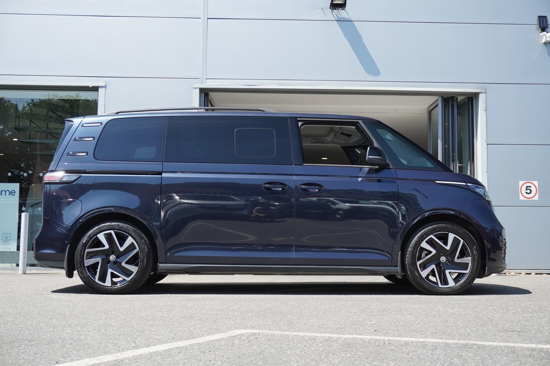 Volkswagen-ID. Buzz-image-3