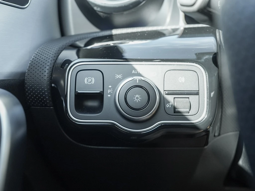 Mercedes-Benz-CLA-image-17