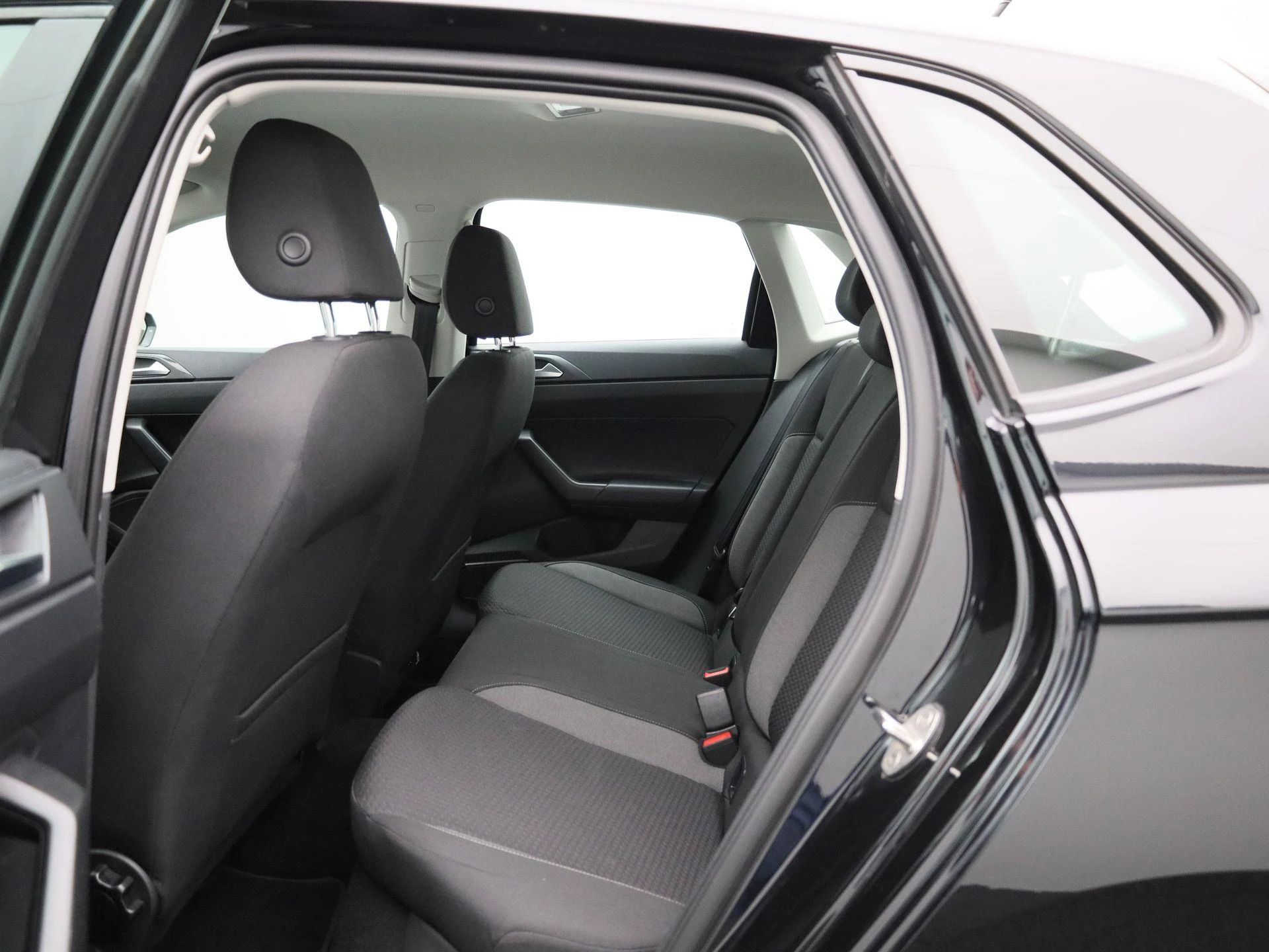 Volkswagen-Polo-image-10