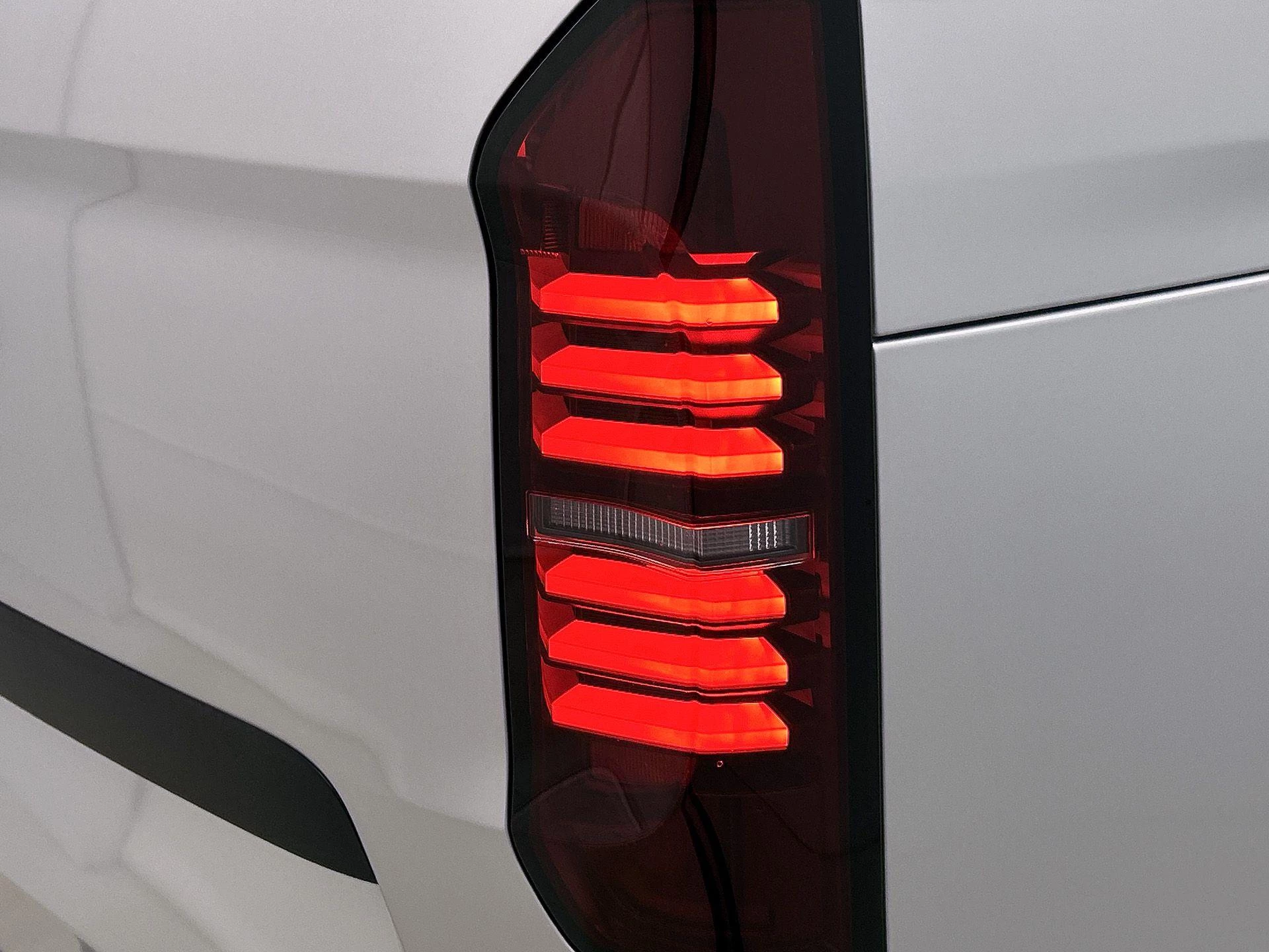 Volkswagen-e-Transporter-image-16