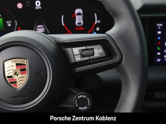 Porsche Macan 4 -