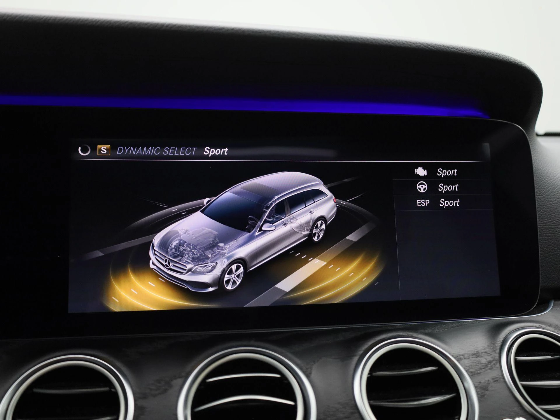 Mercedes-Benz-E-Klasse-image-26