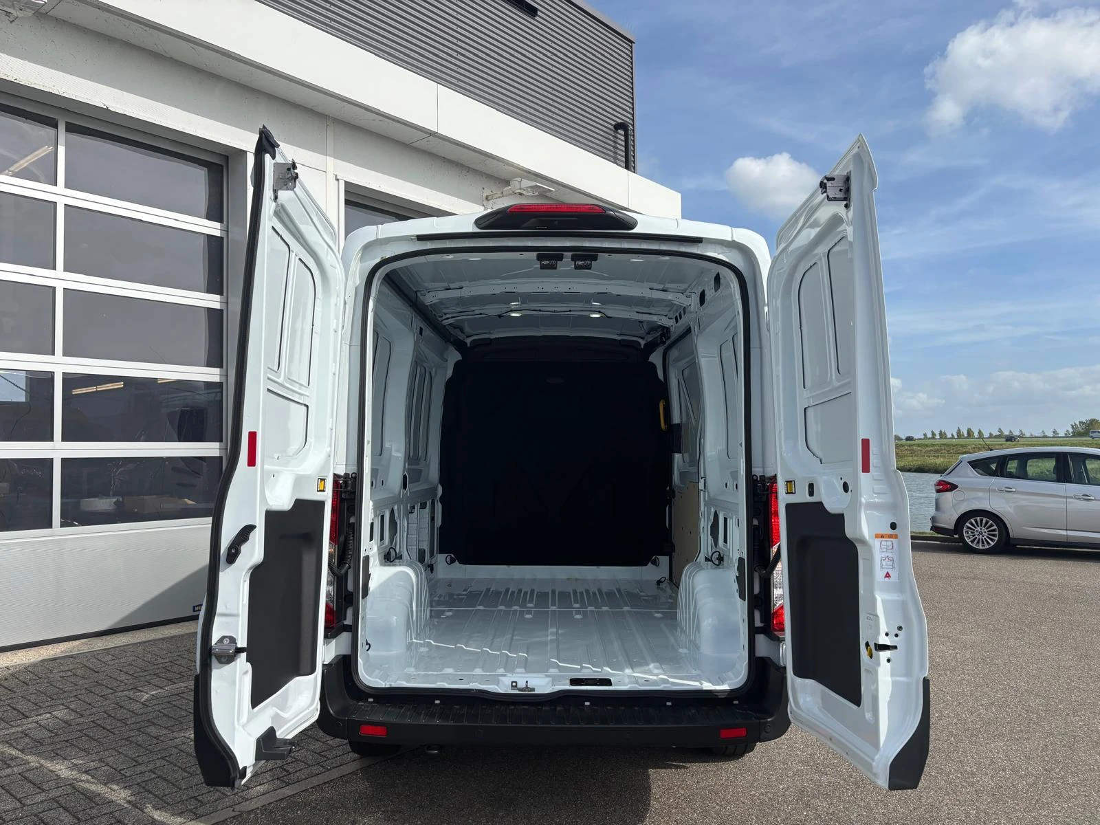 Ford-Transit-image-8