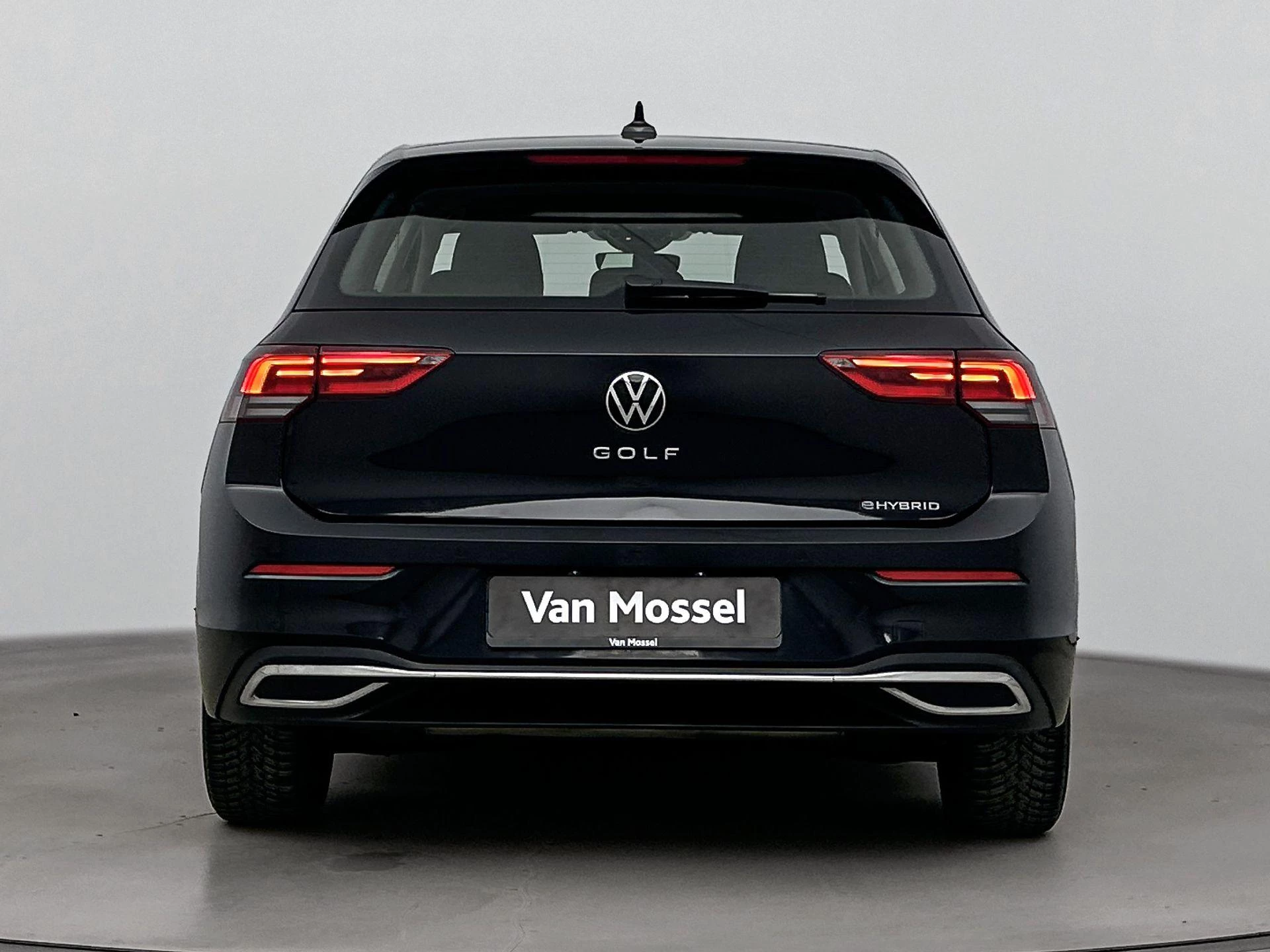 Volkswagen-Golf-image-2