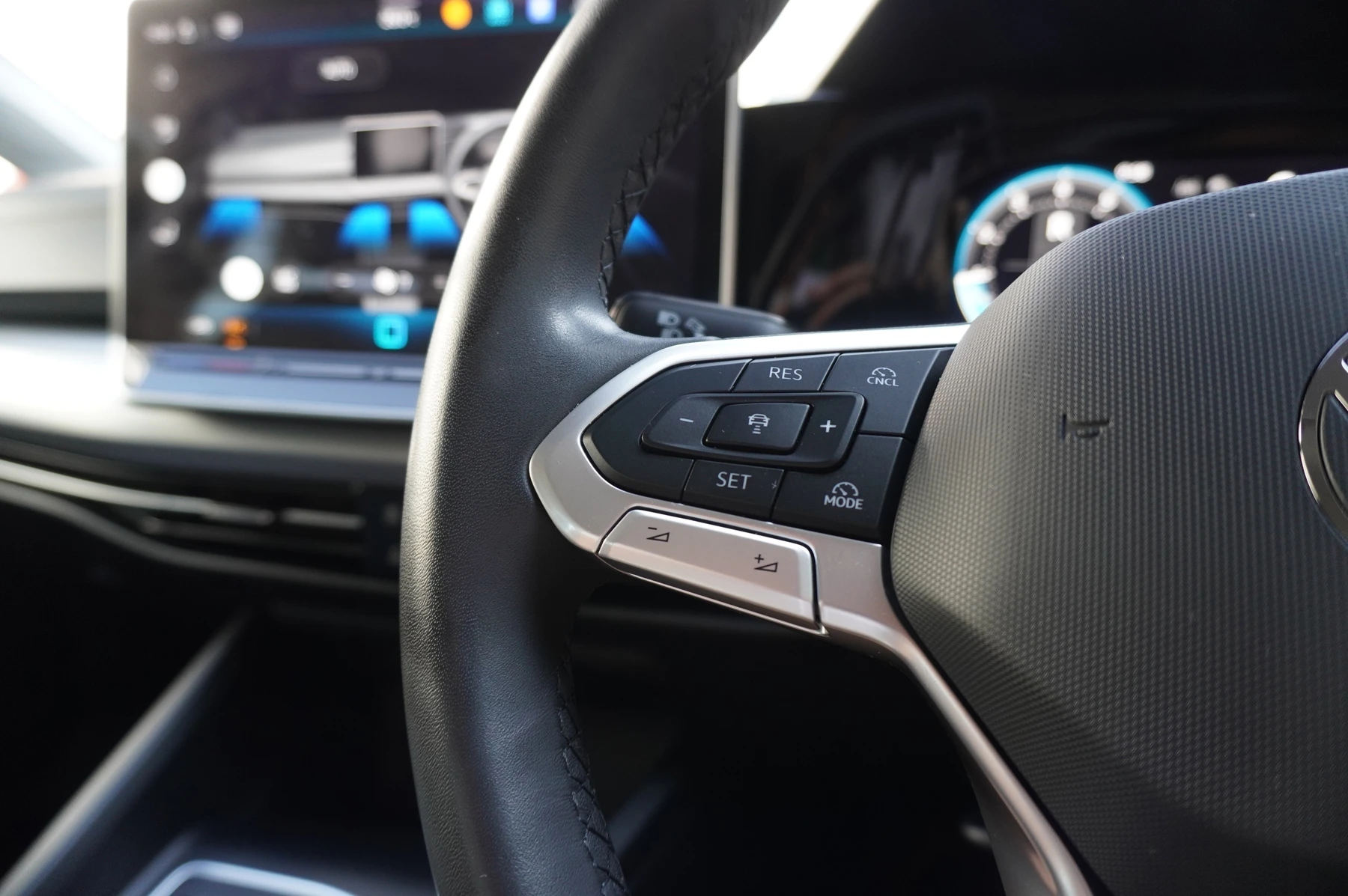 Volkswagen-Golf-image-39