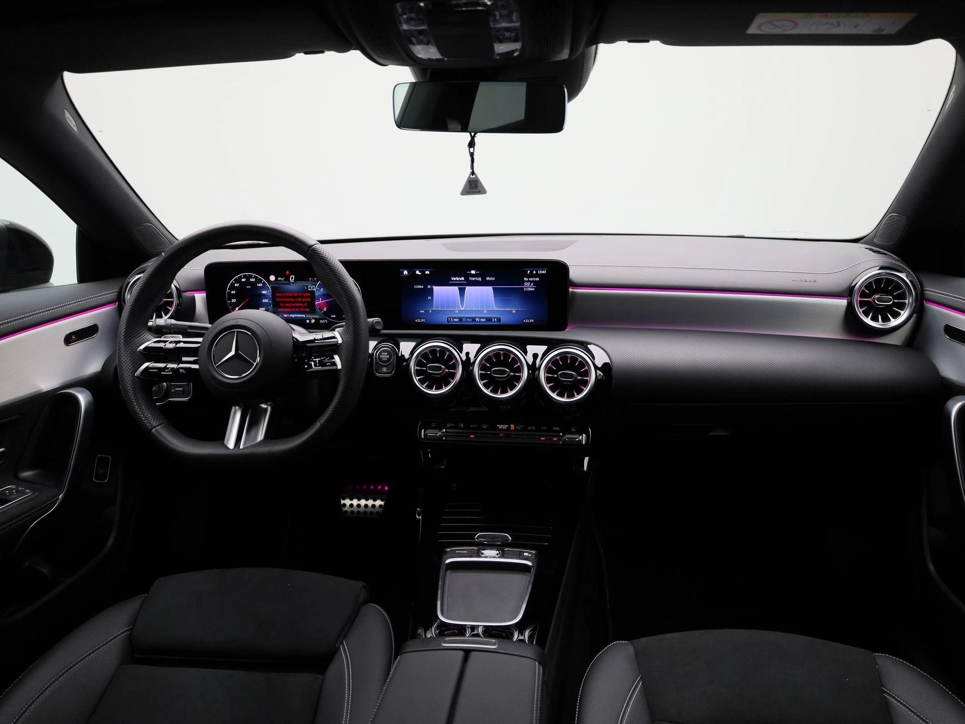Mercedes-Benz-CLA-image-39