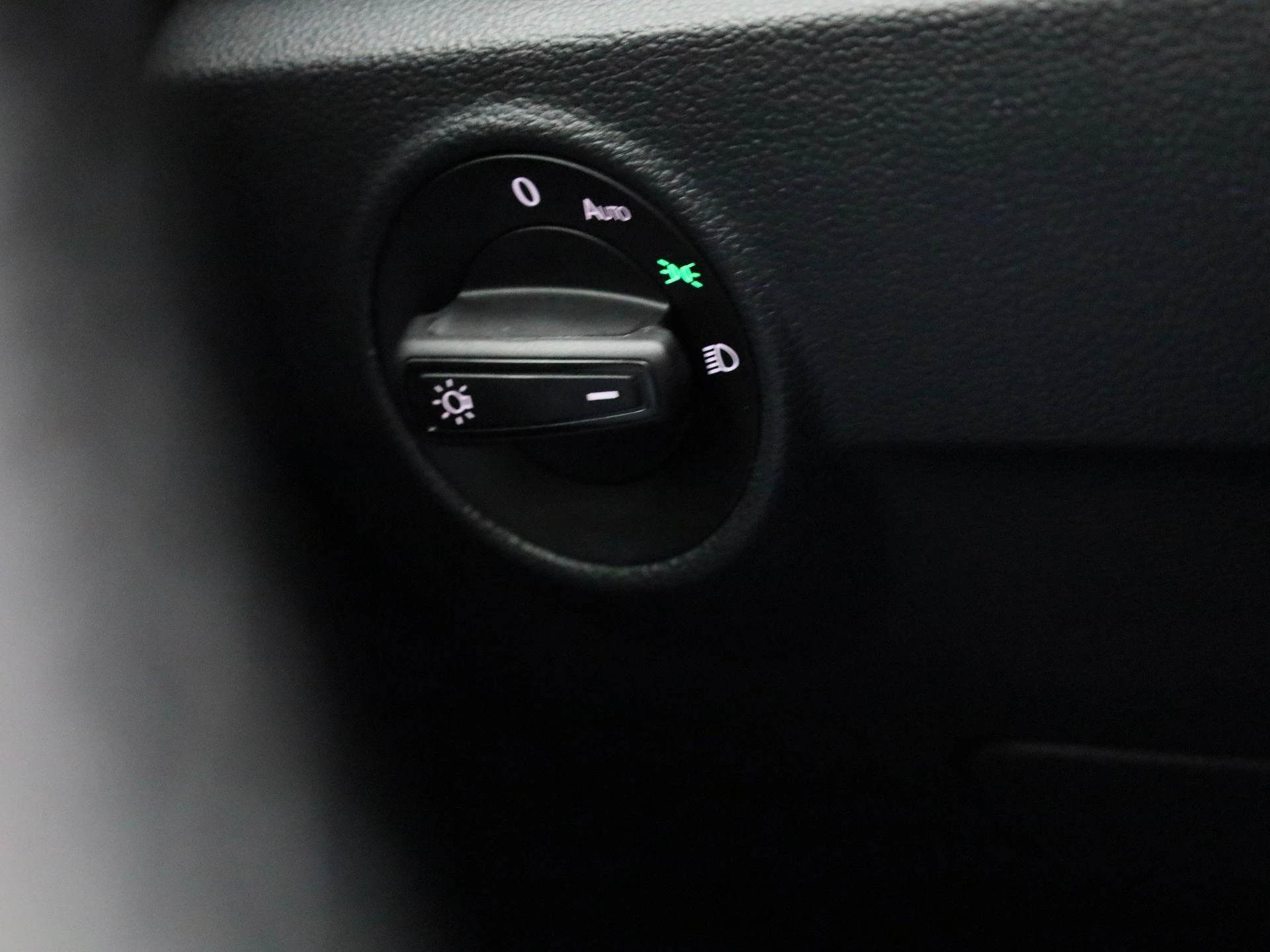 Volkswagen-T-Roc-image-19