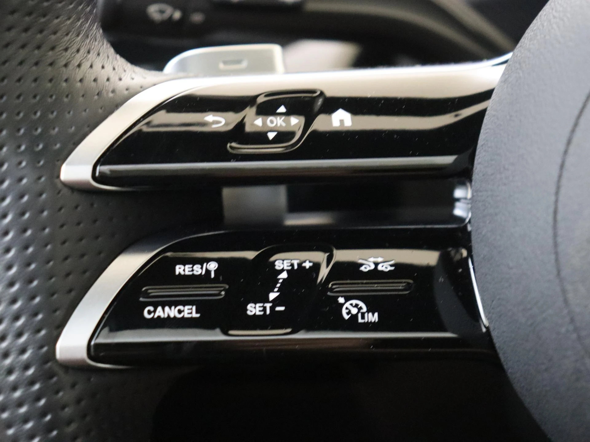 Mercedes-Benz-A-Klasse-image-12