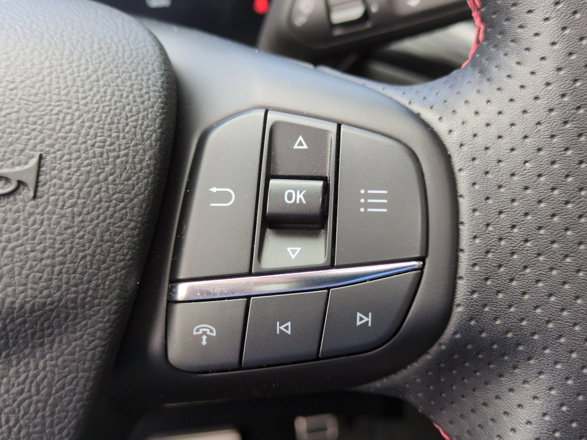 Ford Kuga ST-Line X Aut.*PANO*AHK*360GRAD*LED-MATRIX*NAVI*GRA*WINTER-PKT..