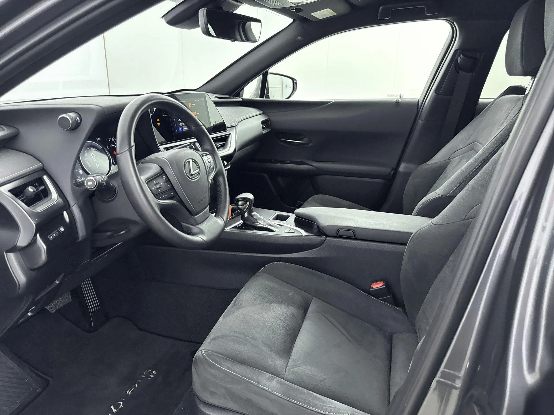Lexus-UX-image-9