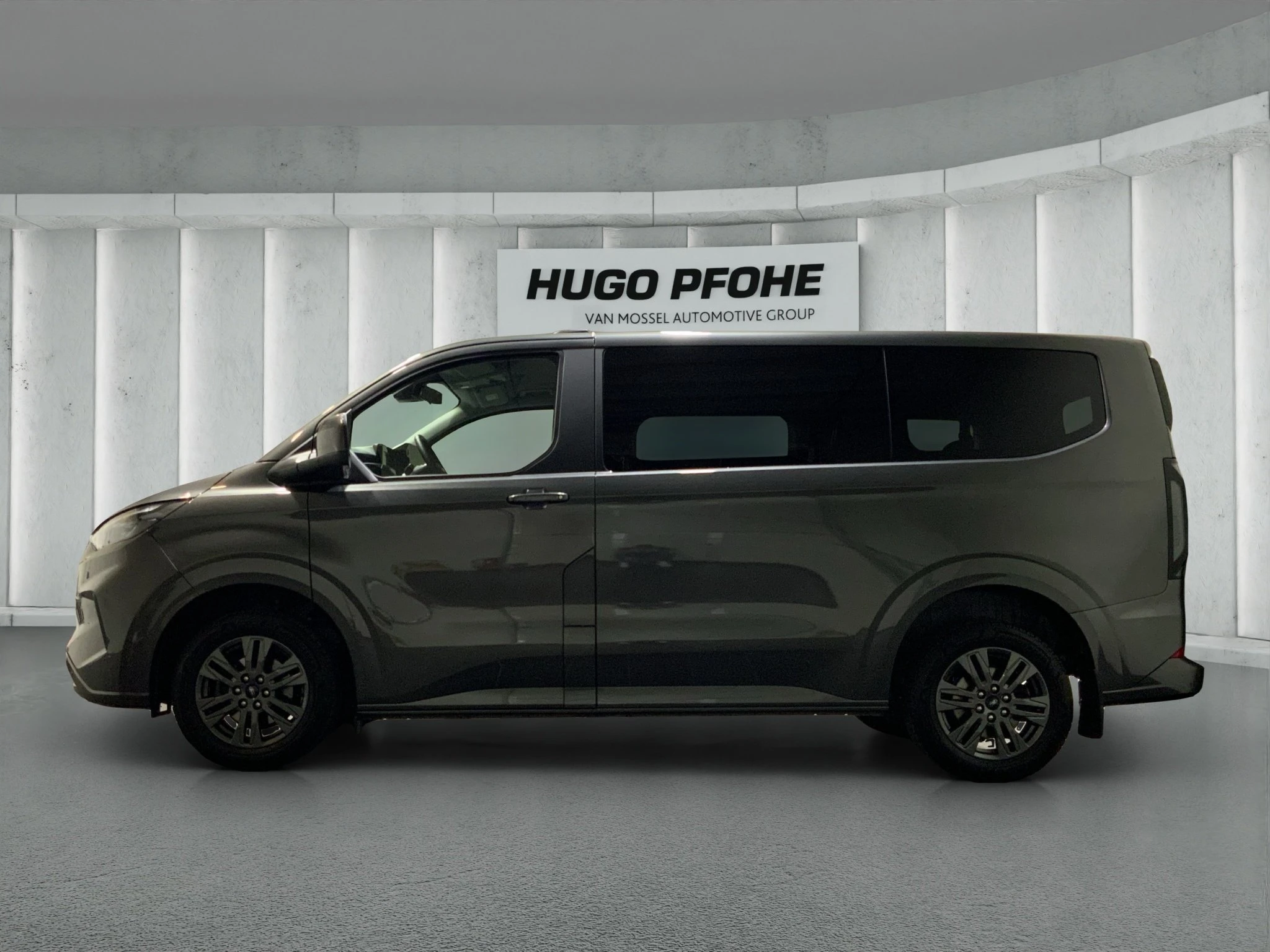 Ford-Tourneo Custom-image-1