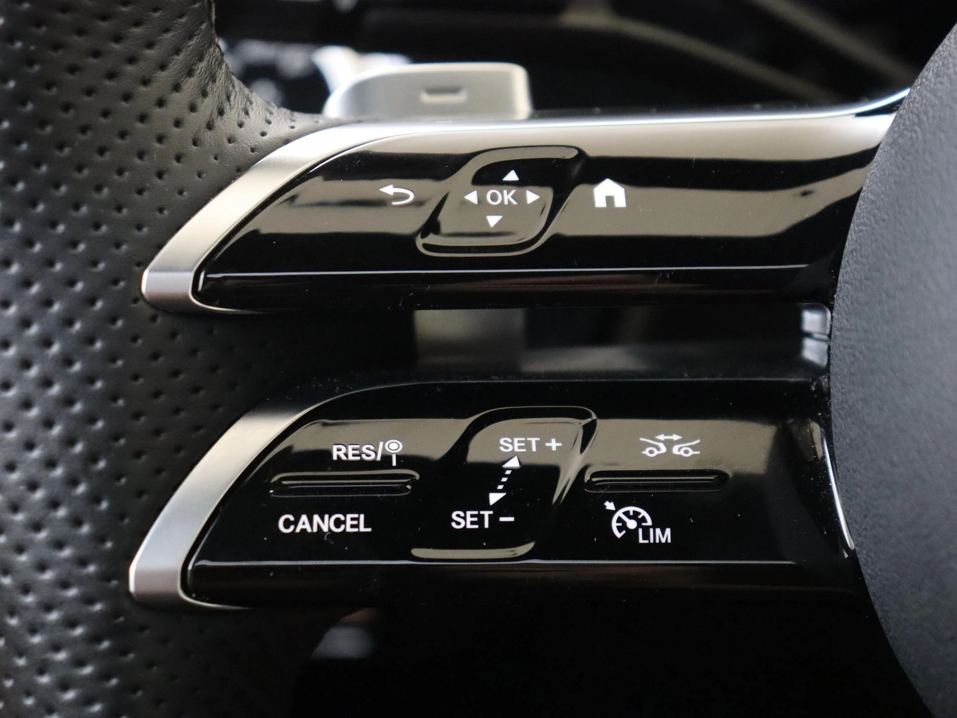 Mercedes-Benz-E-Klasse-image-12
