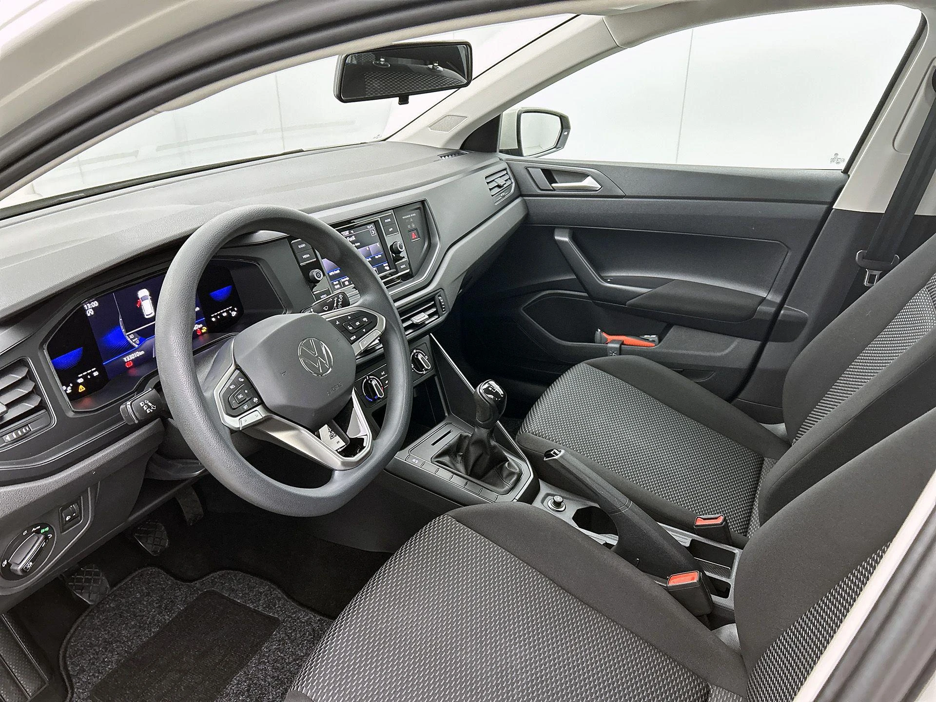 Volkswagen-Polo-image-10