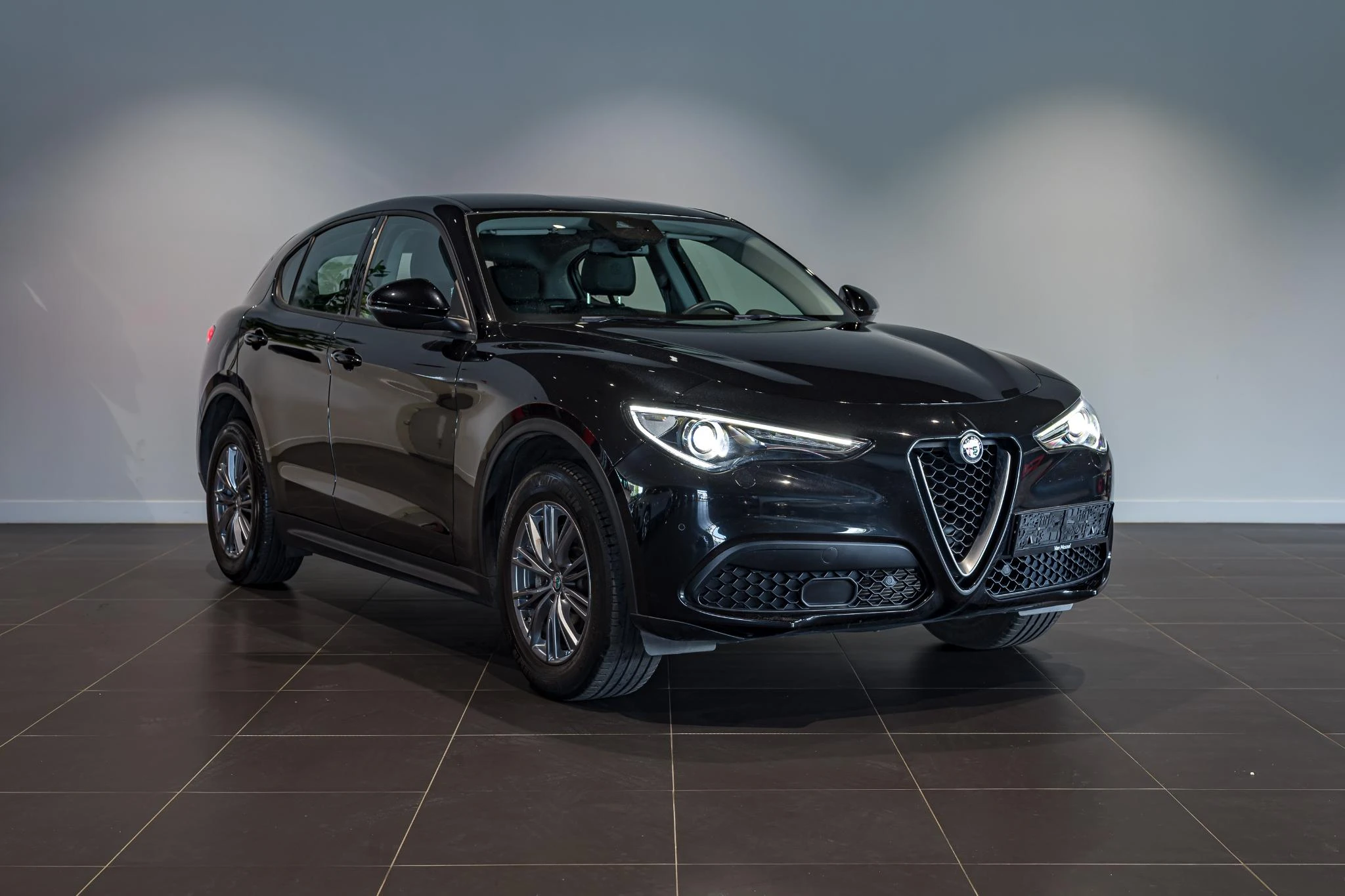 Alfa Romeo-Stelvio-image-2