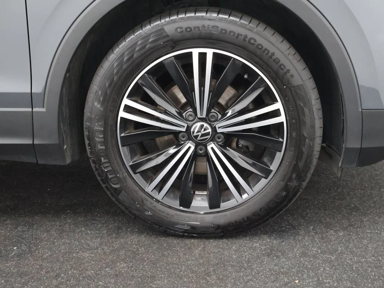 Volkswagen-Tiguan-image-4