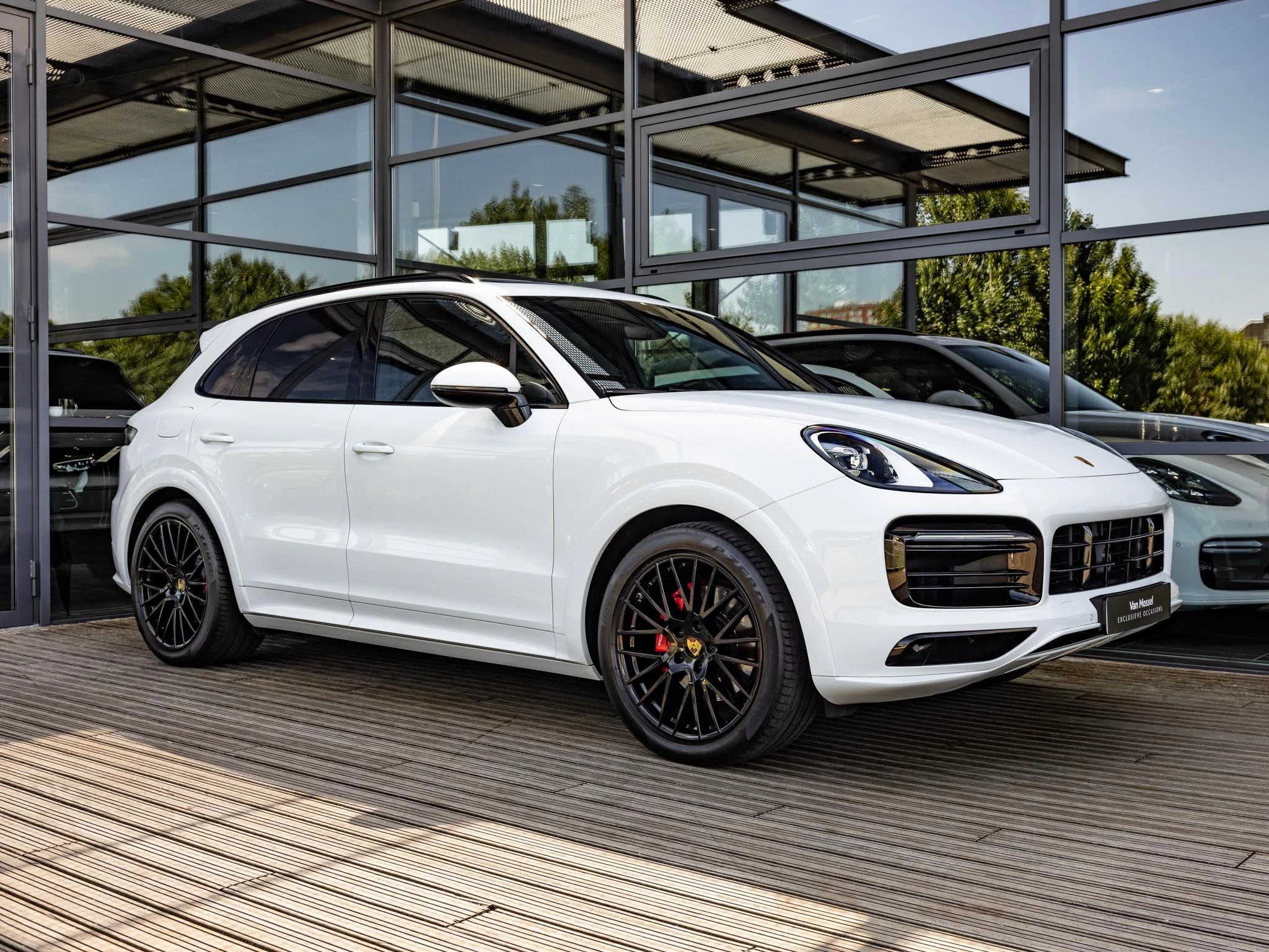 Porsche-Cayenne-image-4