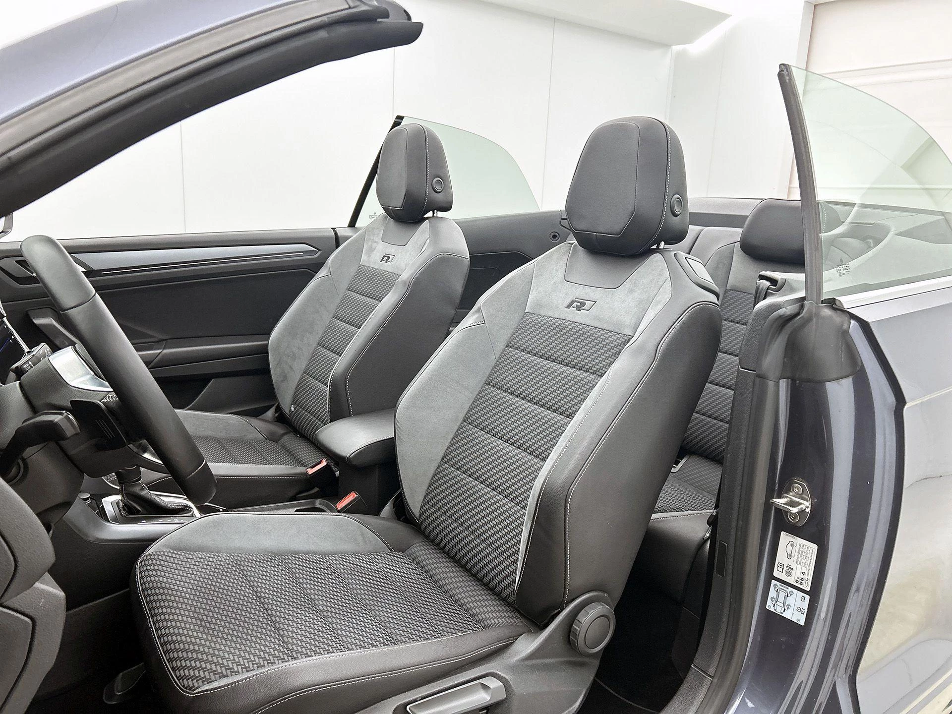 Volkswagen-T-Roc-image-31