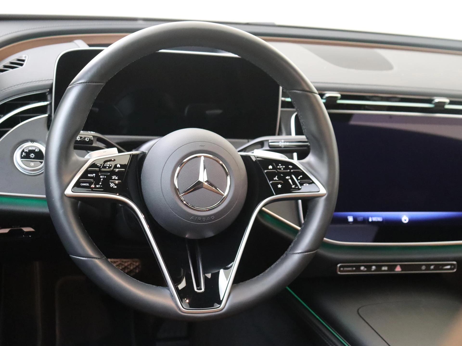 Mercedes-Benz-E-Klasse-image-10