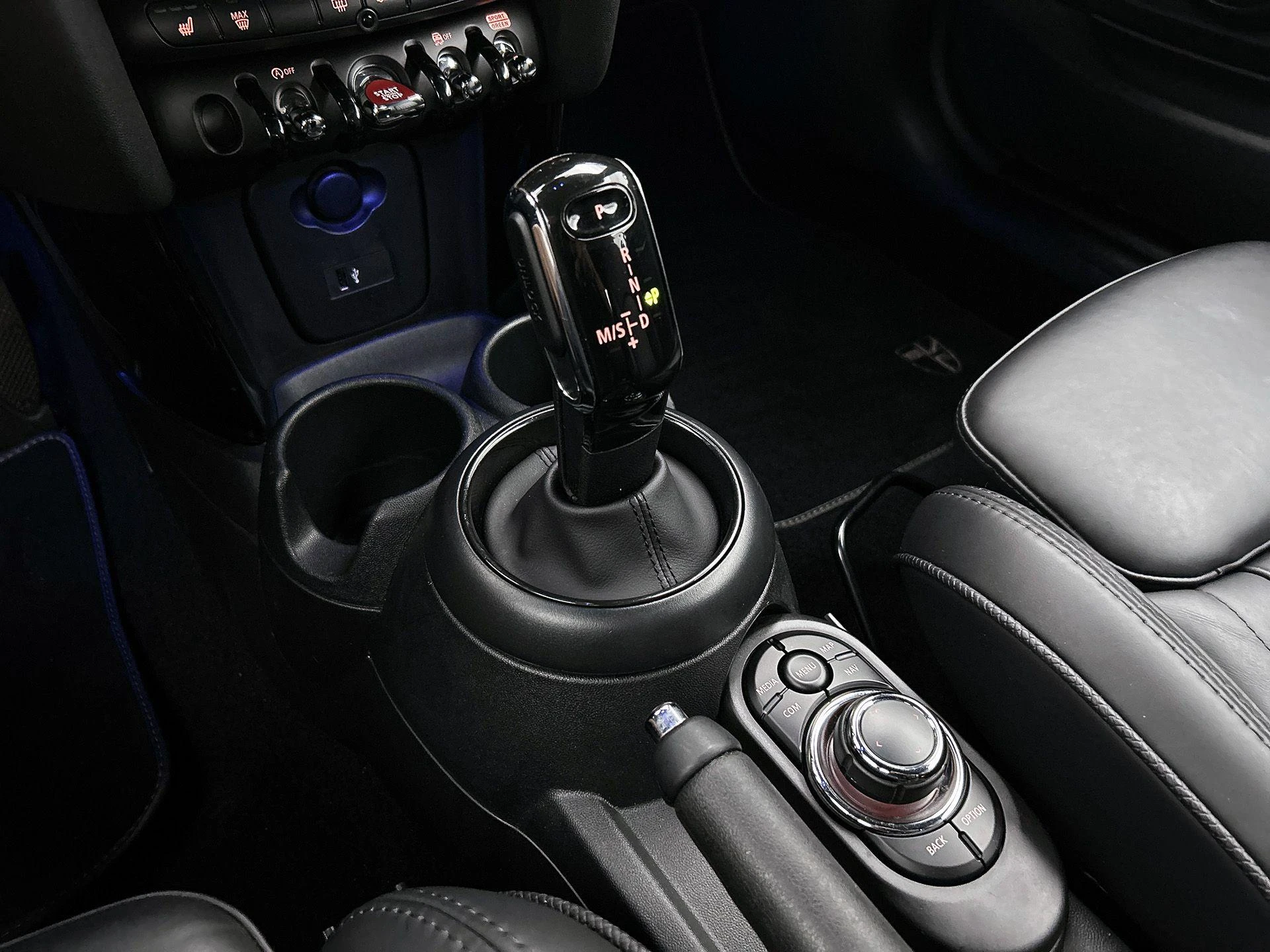 MINI-Cooper Cabrio-image-30