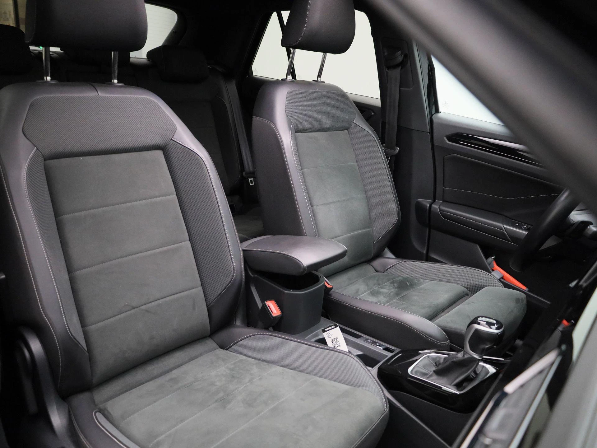 Volkswagen-T-Roc-image-40