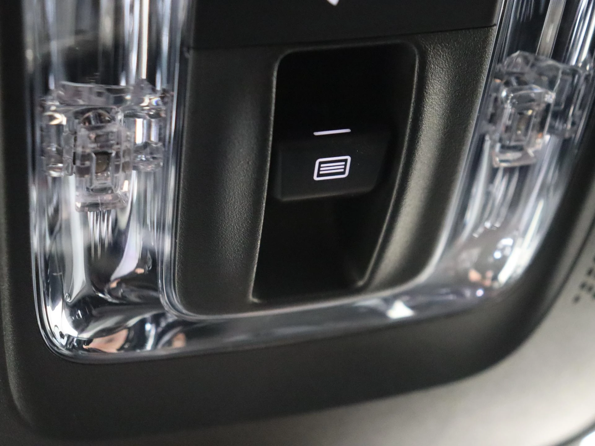 Mercedes-Benz-GLA-image-23