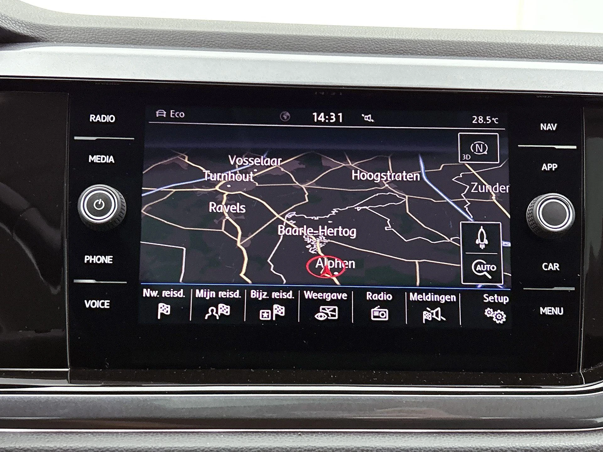 Volkswagen-Polo-image-27