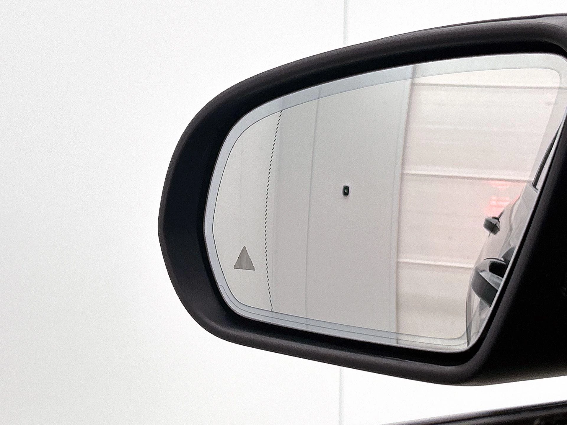 Mercedes-Benz-GLC-image-16