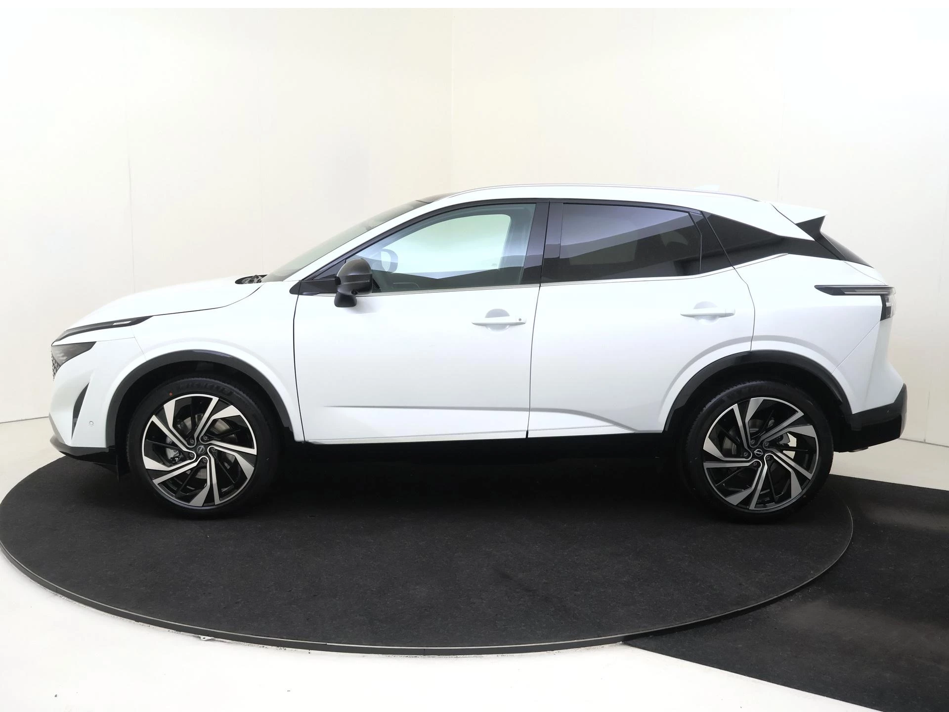 Nissan-QASHQAI-image-7