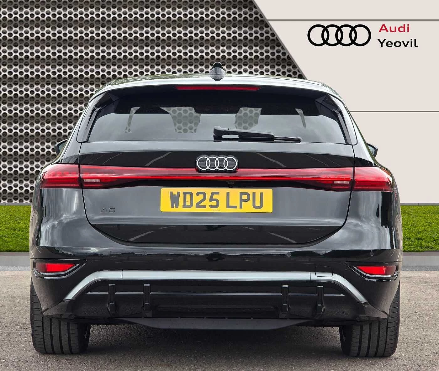 Audi-A6 Avant e-tron-image-11