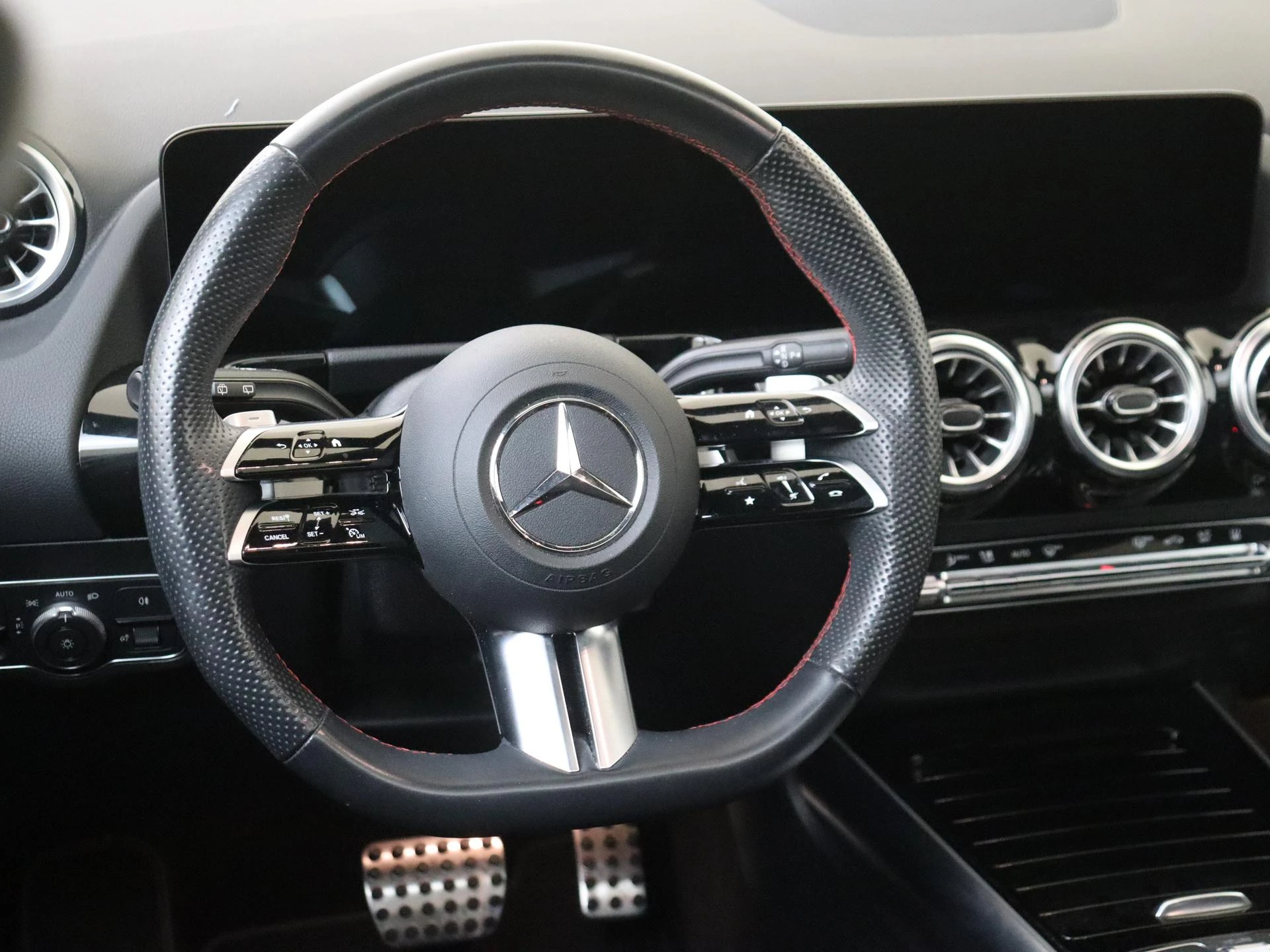 Mercedes-Benz-GLA-image-10