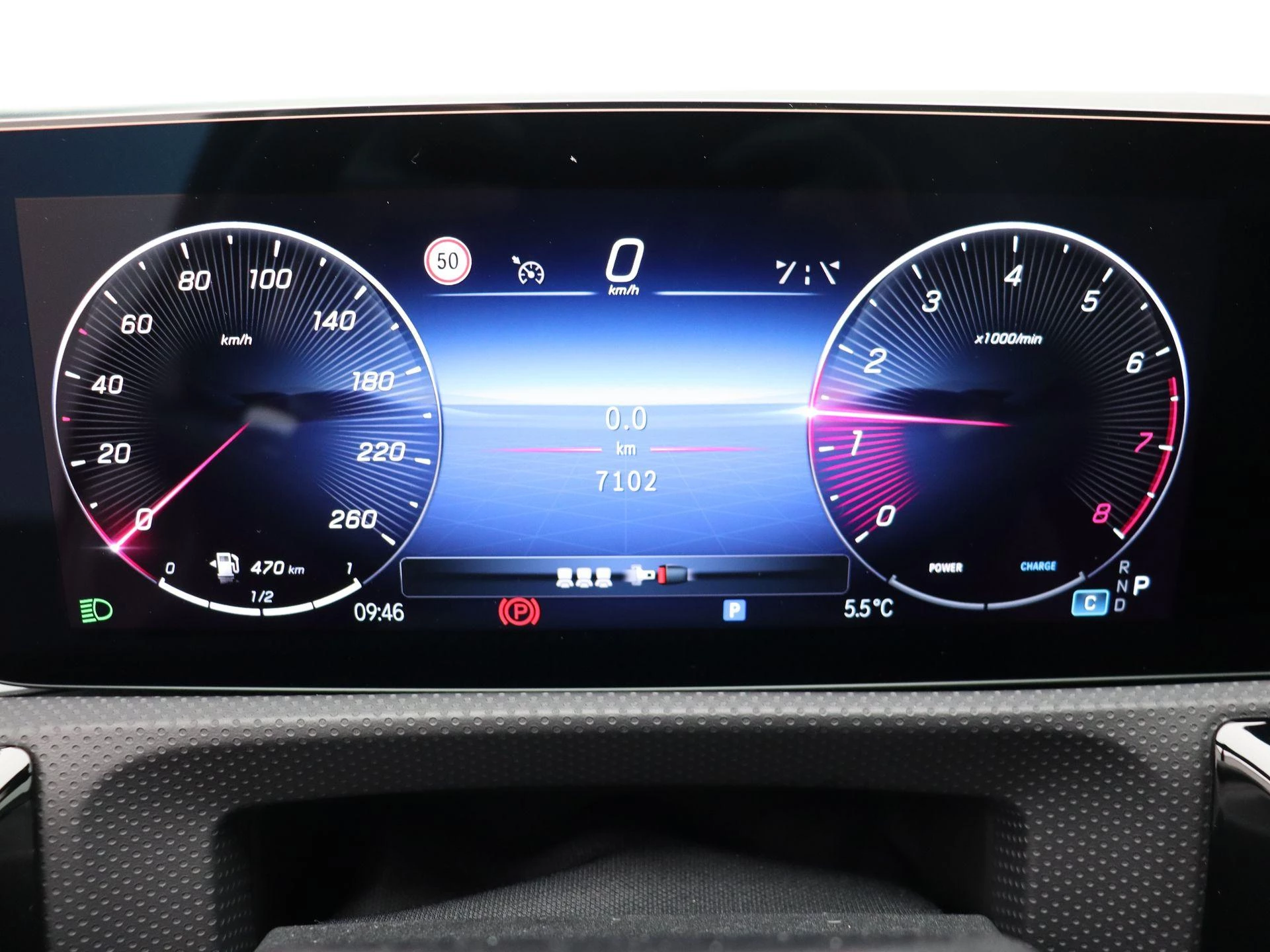 Mercedes-Benz-CLA-image-10